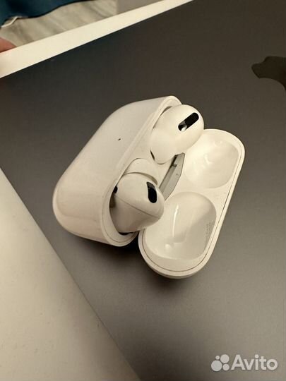 Зарядный кейс наушников apple AirPods pro1