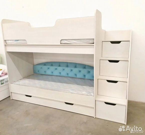 Двухъярусная кровать