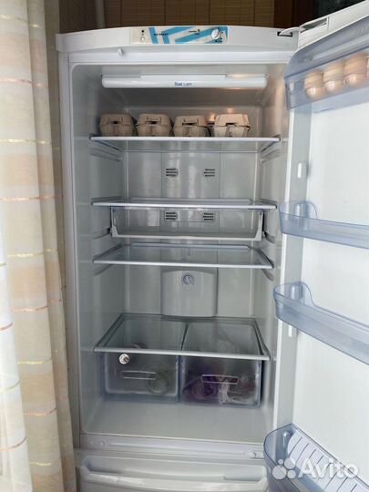 Холодильник Indesit