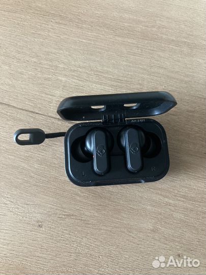Беспроводные наушники skullcandy dime