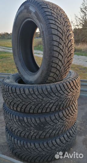 Pirelli Ice Zero 215/65 R16
