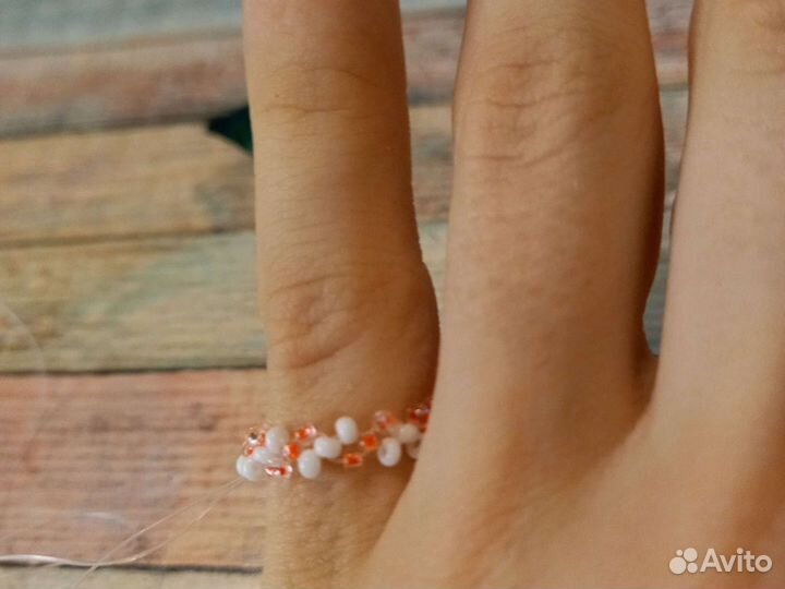 Бело розовое кольцо из бисера за 15 р