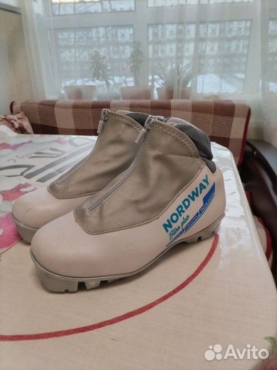 Лыжные ботинки