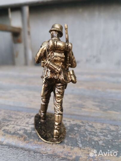 Фигурка немецкий солдат бронза