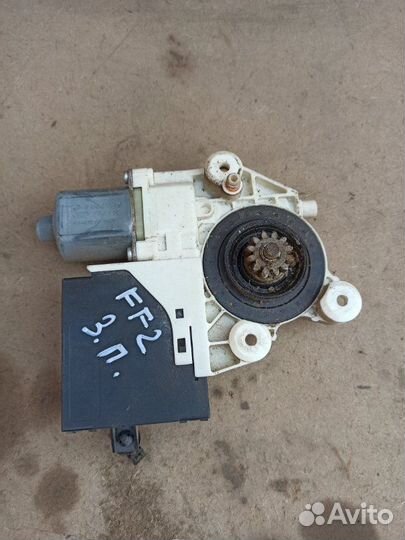 Мотор стеклоподъемника задний правый Ford Focus 2