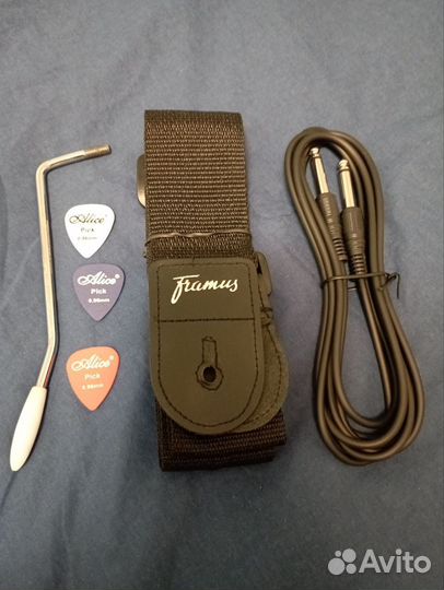 Ремень, рычаг, кабель для электрогитары