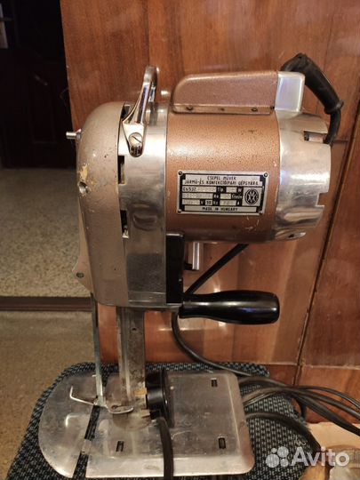 Сабельный нож для раскроя ткани