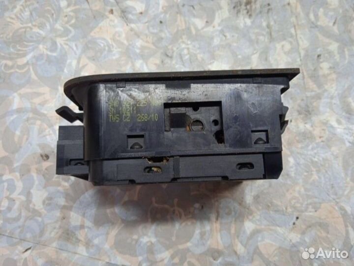 Кнопка стояночного тормоза Volkswagen Tiguan 5N1