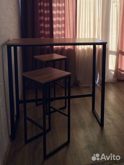 Барный стол со стульями