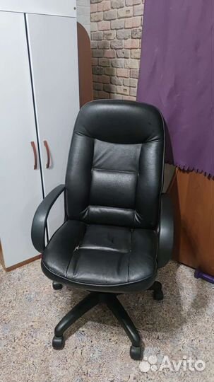 Кожаное компьютерное кресло руководителя