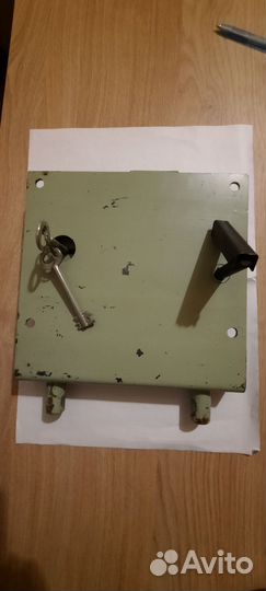 Дверной замок гаражный