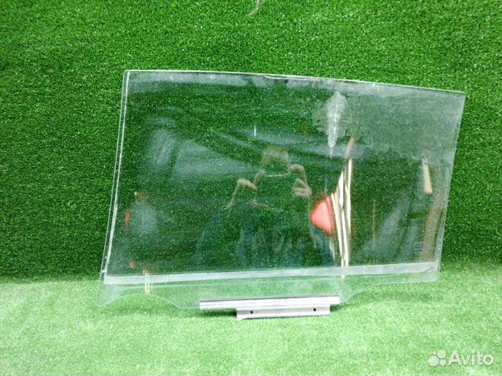 Стекло двери заднее правое Toyota Corolla 120 E120