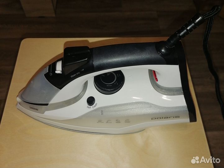 Утюг Polaris PIR 2470K
