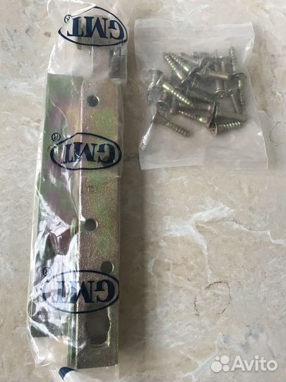 Нижний рычаг двери GMT