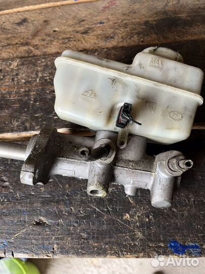 Цилиндр тормозной главный Nissan Pathfinder R51