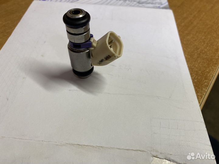 Форсунка vw, skoda,seat 1.4 16v 031031G