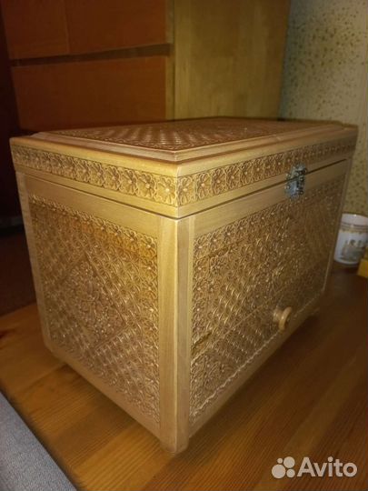 Деревянный сундук ручной работы