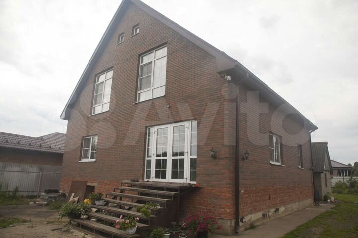 Дом 198,8 м² на участке 11 сот.