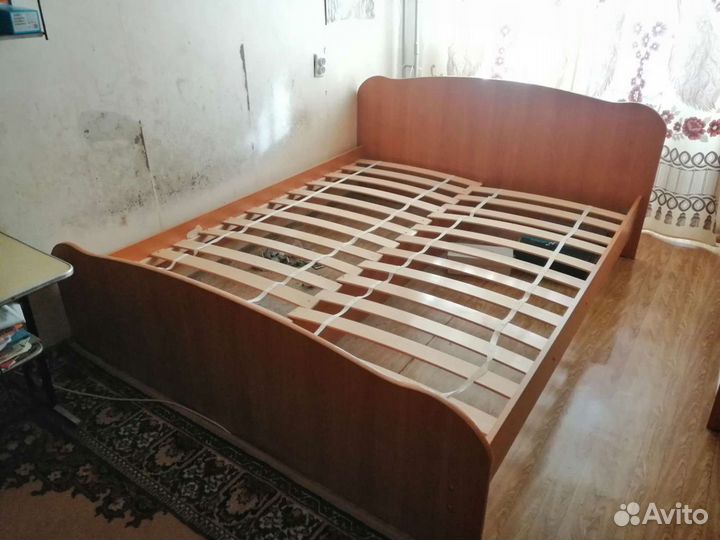 Кровать