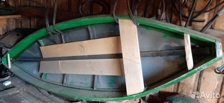 Лодка деревянная