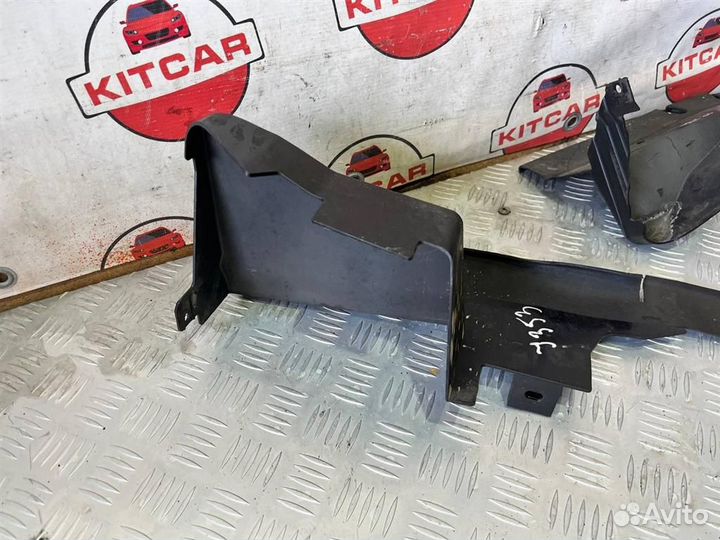 Воздуховод радиатора Ford Focus 2