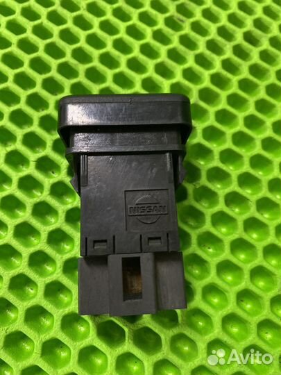 Кнопка обогрева заднего стекла Nissan Pulsar