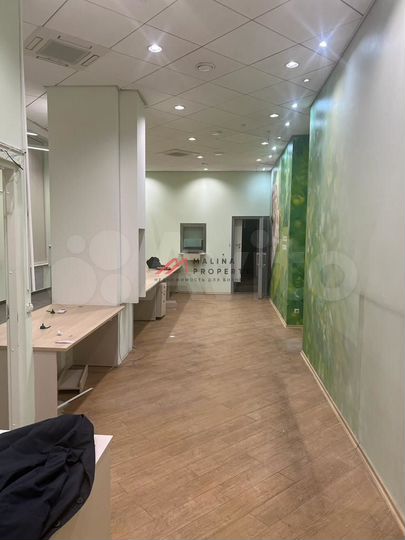 Продам торговое помещение, 300 м²