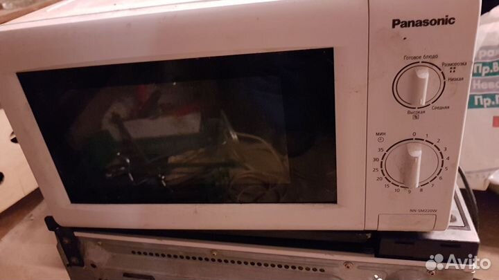 Микроволновка Panasonic NN SM220W на запчасти