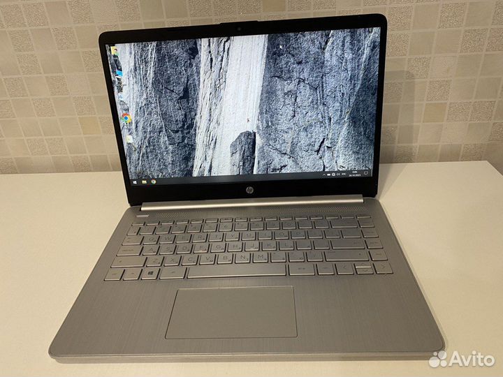 HP 14S 8gb ddr4/ssd 128gb