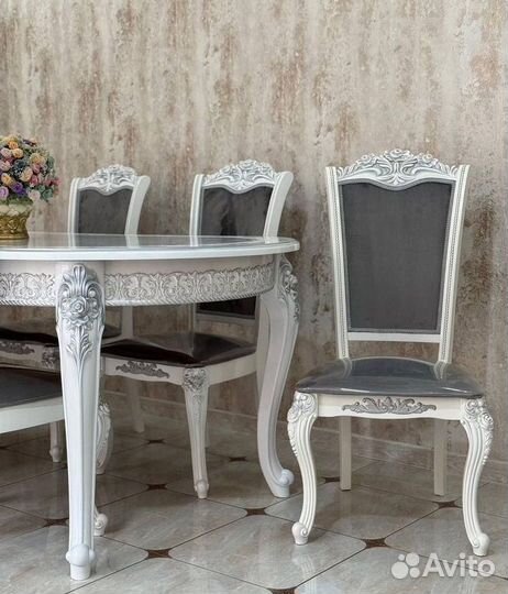 Кухонный стол и стулья новые