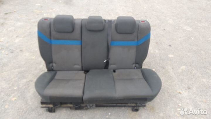 Задний ряд сидений Ford Kuga 1