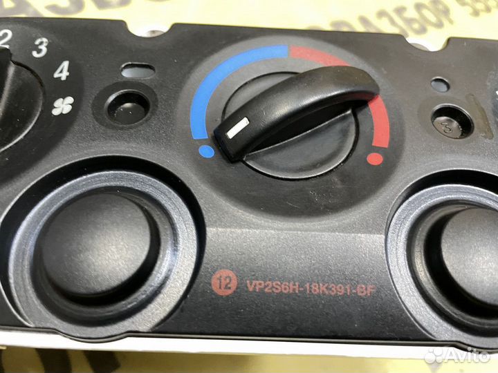 Блок управления отопителем Ford Fusion