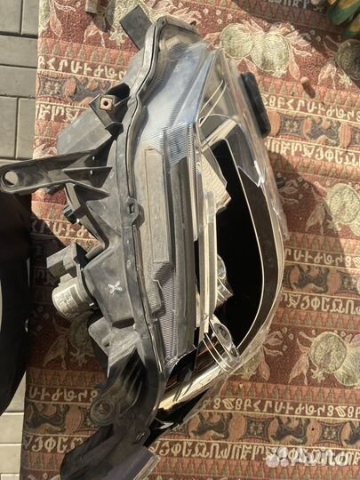 Передняя правая фара на Lexus GX 460