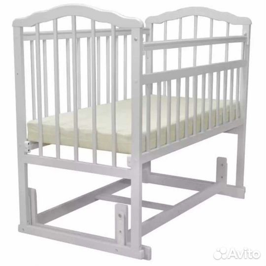 Детская кроватка новая с маятником