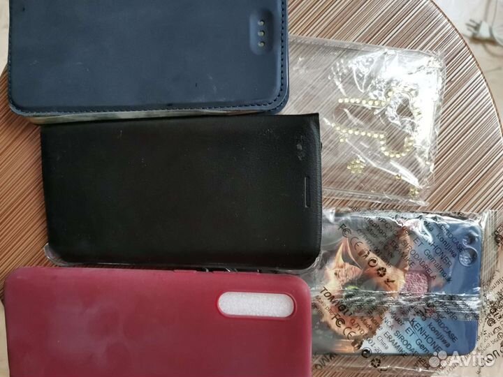 Чехол для телефона и наушники