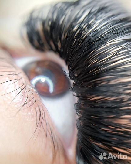 Наращивание и ламинирование ресниц и бровей