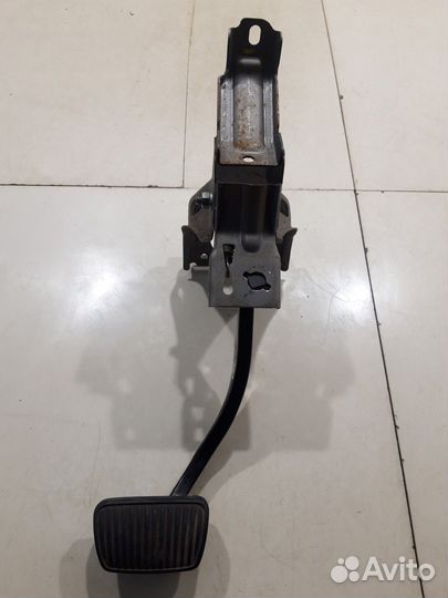 Педаль тормоза/сцепления (Hyundai Tucson IV)