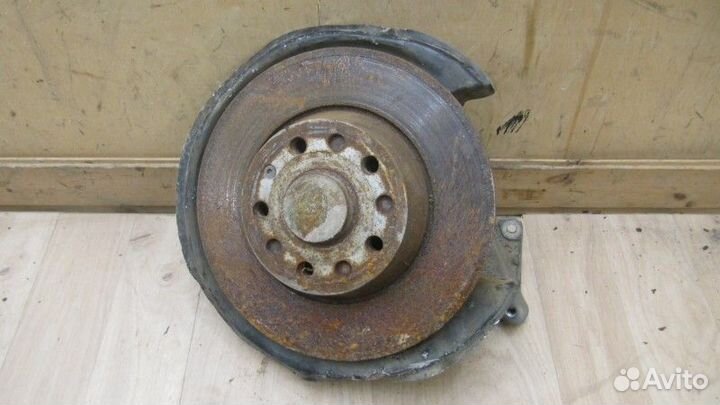 Кулак поворотный задний правый Volkswagen Passat B