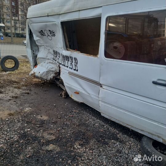 Mercedes-Benz Sprinter 2.2 МТ, 2001, битый, 279 500 км