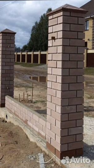 Бригада строителей каменщики