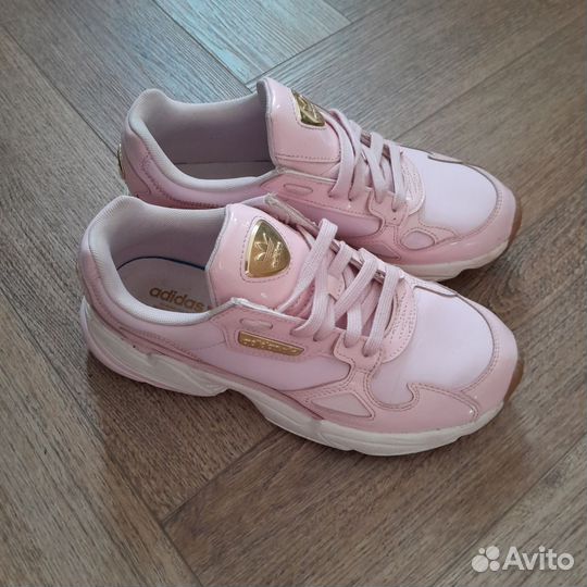 Кроссовки adidas Originals Falcon W