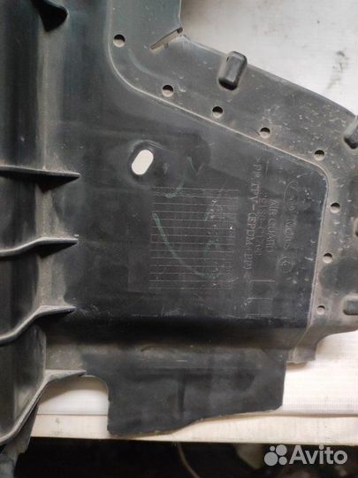 Дефлектор радиатора левый Hyundai Sonata 7 2014