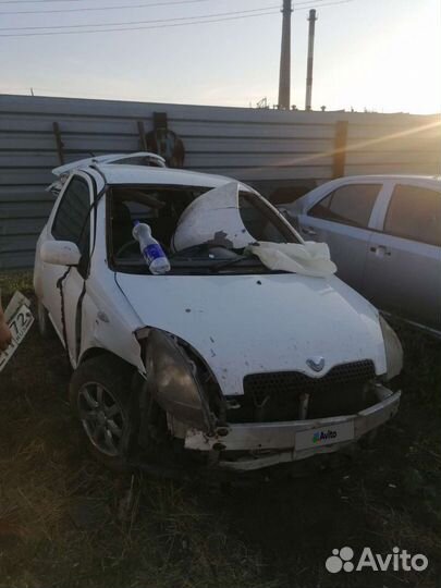 Toyota Vitz 1.0 AT, 2000, битый, 100 000 км