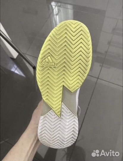 Теннисные кроссовки adidas женские 37,5