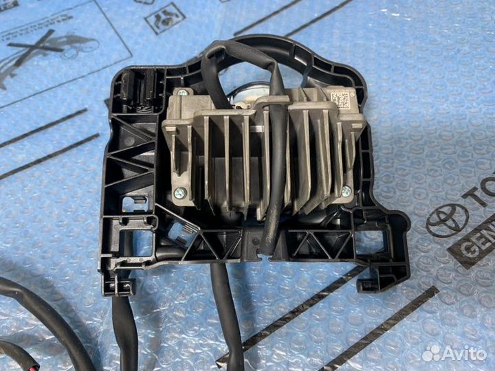 Линза фары Toyota Camry 2019