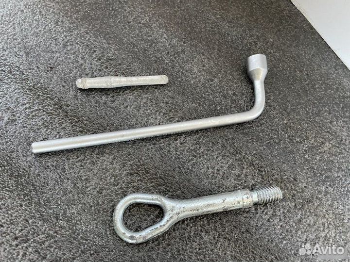 Комплект ключей буксировочных Mercedes-Benz