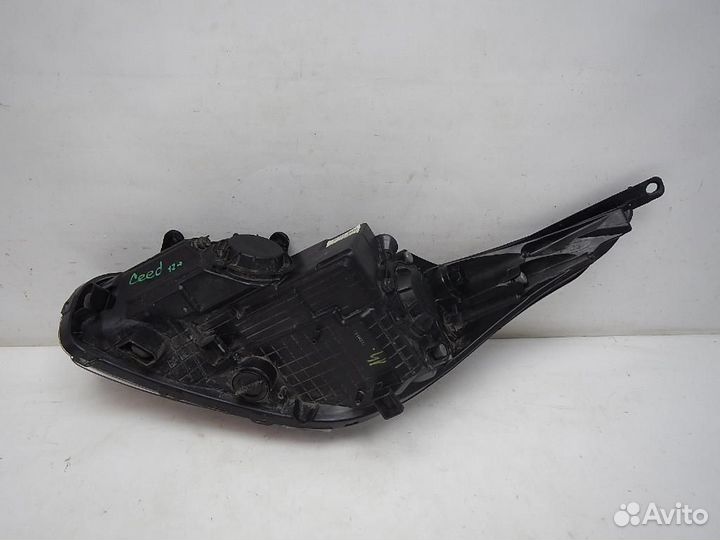 Фара правая Kia Ceed
