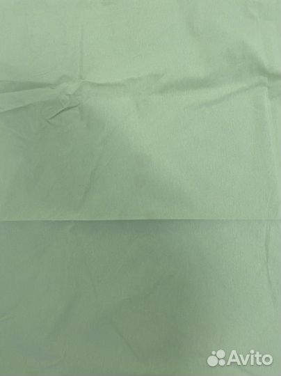 Большая скатерть и деревянные блюда