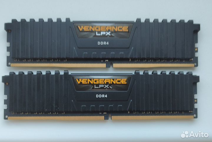 Оперативная память Corsair Vengeance CMK8GX4M2B320