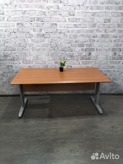 Стол для дома и офиса